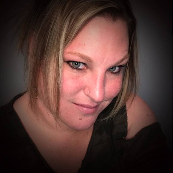 Meet your Posher, Jessica - Picture 1 of 1